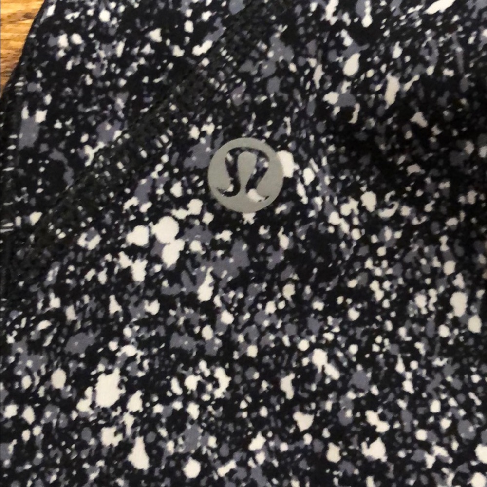Lululemon - Picture 3 of 3